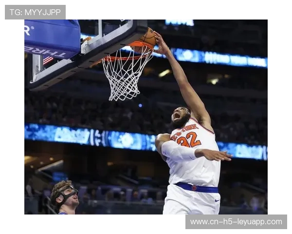 尼克斯抢下关键前场板,补篮直接反超 尼克斯抢下关键前场板,补篮直接反超